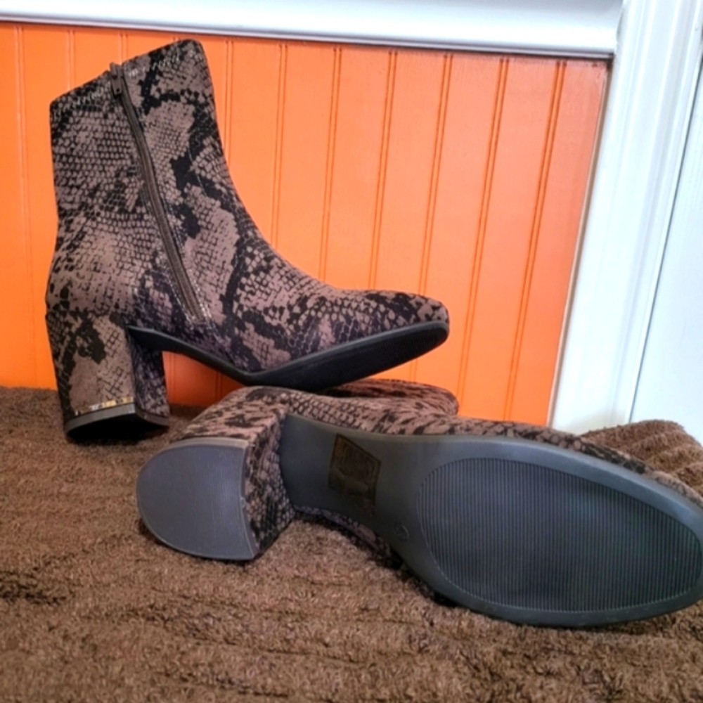 Womens Mauve & Black Python Zip-Up Booties